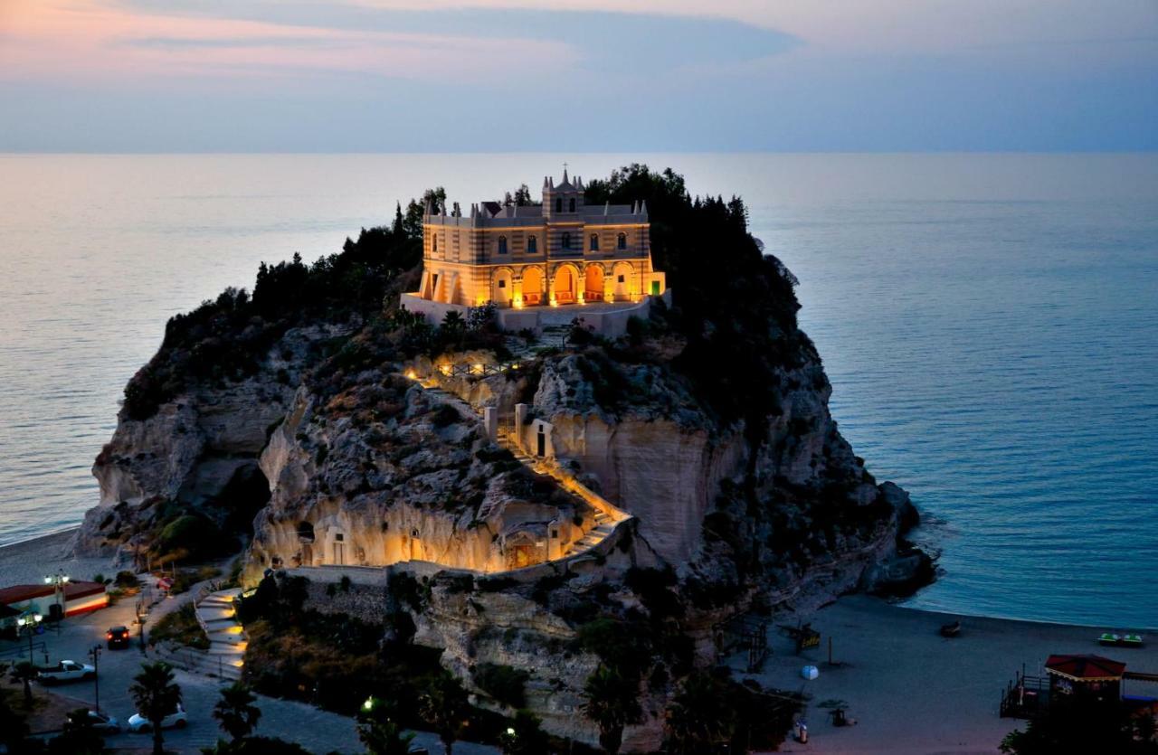 Le Case Del Carmine Con Giardino E Parcheggio A Tropea Exterior foto